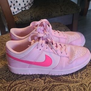 Womens Size 7 Nike Shoes